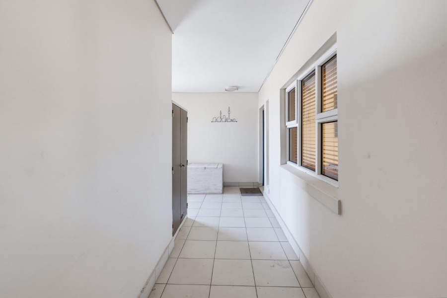 To Let 2 Bedroom Property for Rent in Lagoon Beach Western Cape